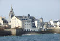 In the city centre of Roscoff. Situated on the beach and 5 minutes from Ferry transfers at the harbour